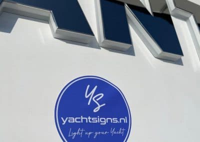 yachtsigns-acrylate-with-stainless steel-illuminated-boatletters